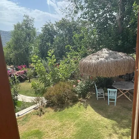 Stonehouse With Sea View And Garden In Holiday home