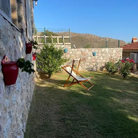 Stonehouse With Sea View And Garden In 博兹布伦